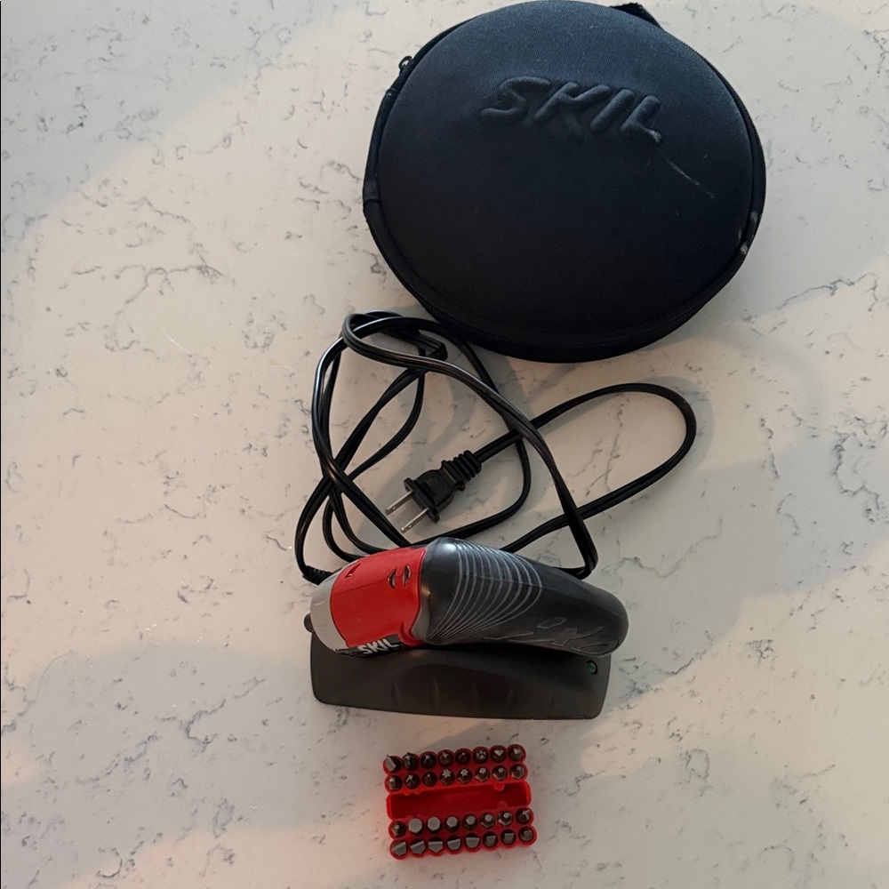 Skil Red and Black Cordless Screwdriver Set